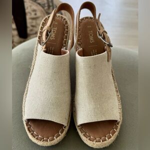 Toms Cream Espadrilles Comfortable Canvas Shoes